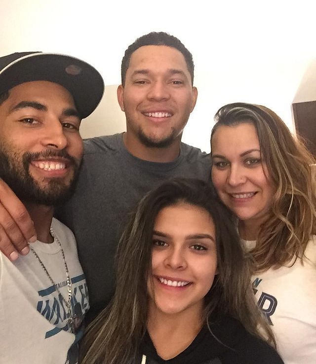 Taijuan and his family. Source: Taijuan’s official Instagram page/@tskywalk44